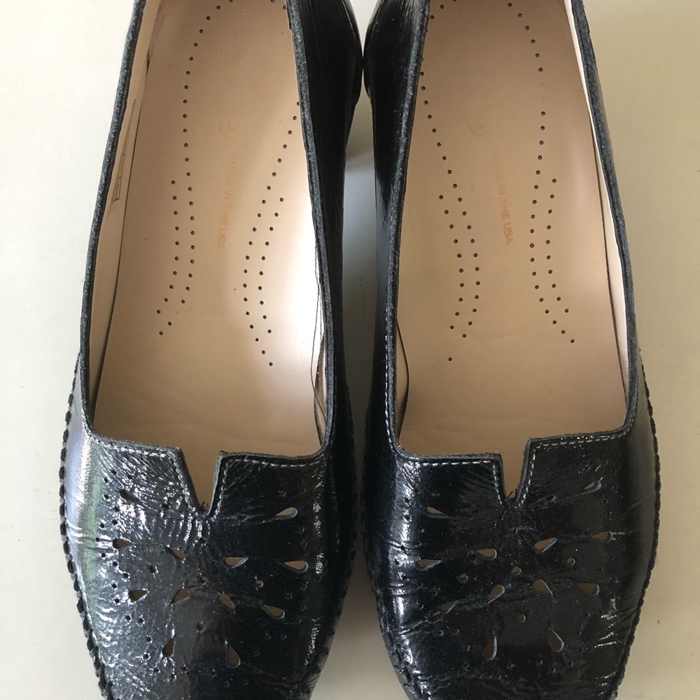 SAS Women's Size 6W Black Patent Leather Slip-On Low Pumps Heels V-Throat Floral